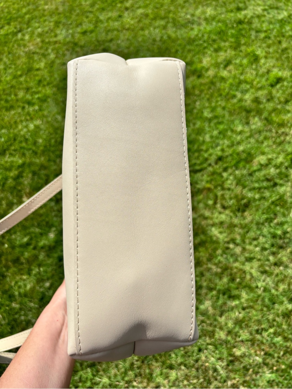 Portland Leather large raindrop Crossbody bag. - Picture 7 of 14